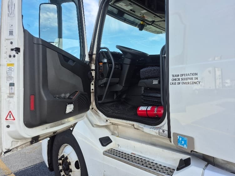 2023 Volvo VNL 760 — photo 9