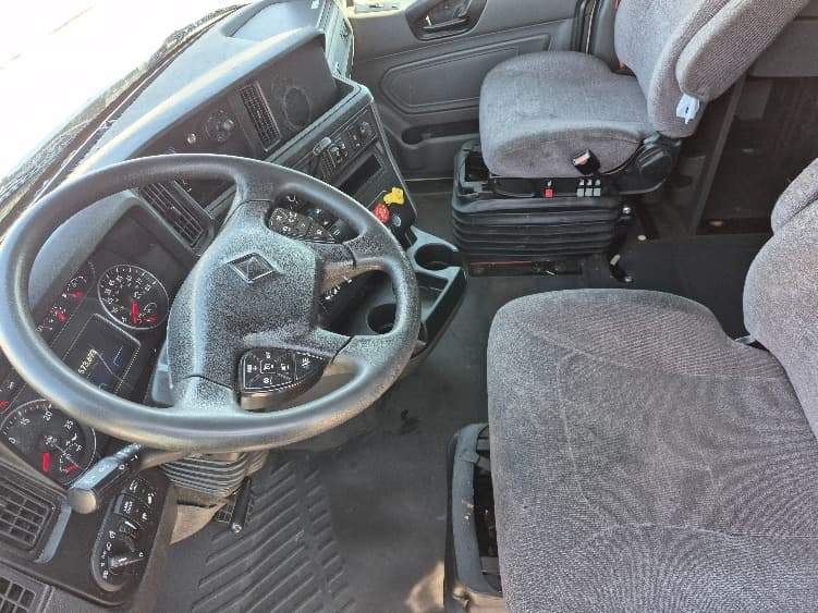 2023 International LT — photo 10