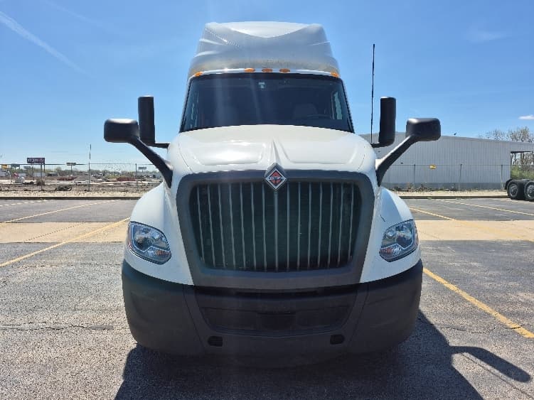 2023 International LT — photo 2