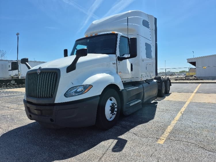 2023 International LT — photo 3