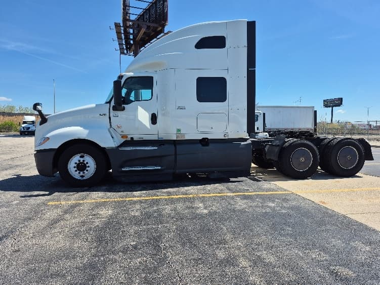 2023 International LT — photo 4