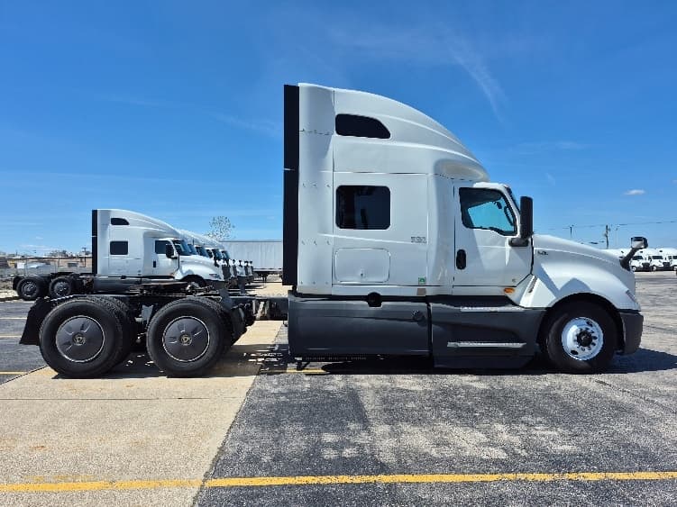 2023 International LT — photo 8