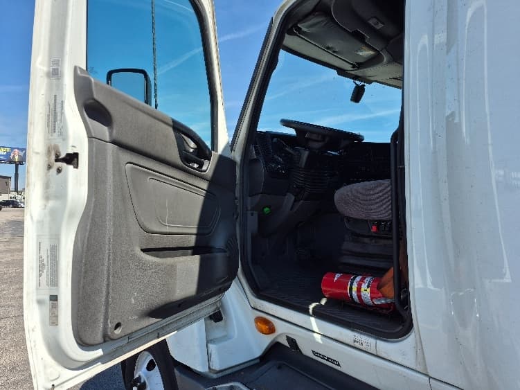 2023 International LT — photo 9