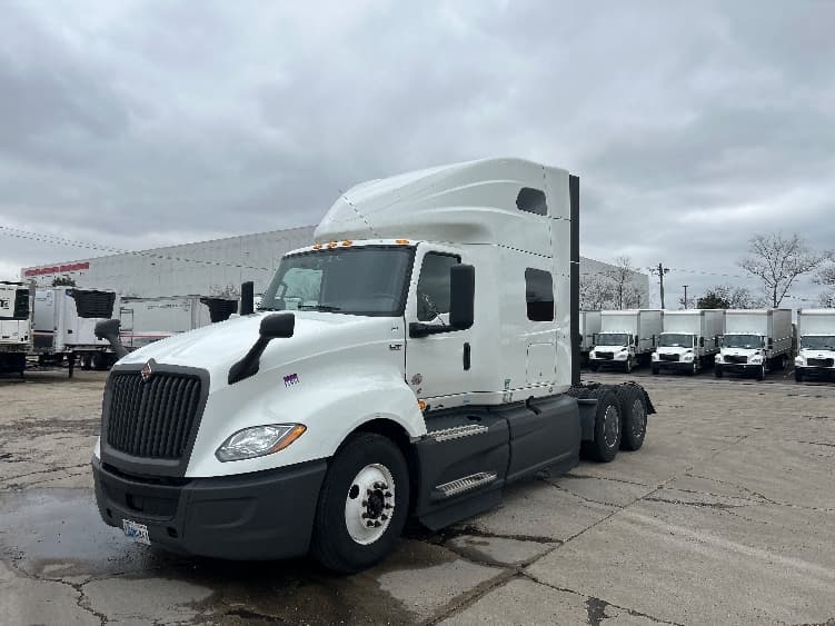 2023 International LT — photo 3