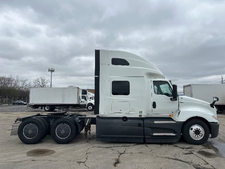 2023 International LT — photo 8