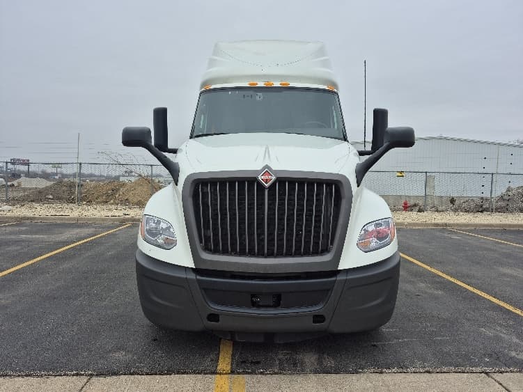2023 International LT — photo 2
