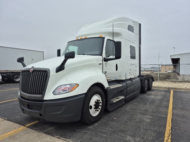 2023 International LT — photo 3