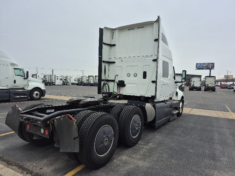 2023 International LT — photo 7