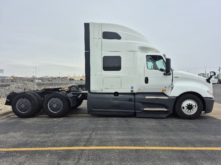 2023 International LT — photo 8