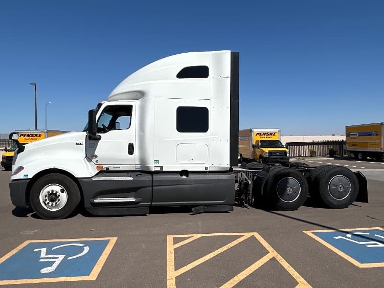 2023 International LT — photo 4