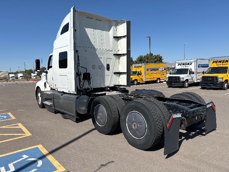 2023 International LT — photo 5