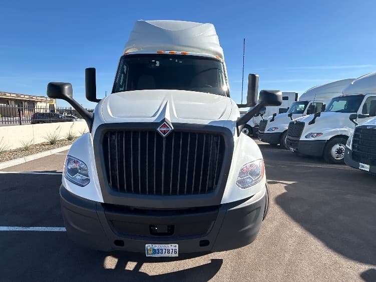 2023 International LT — photo 2