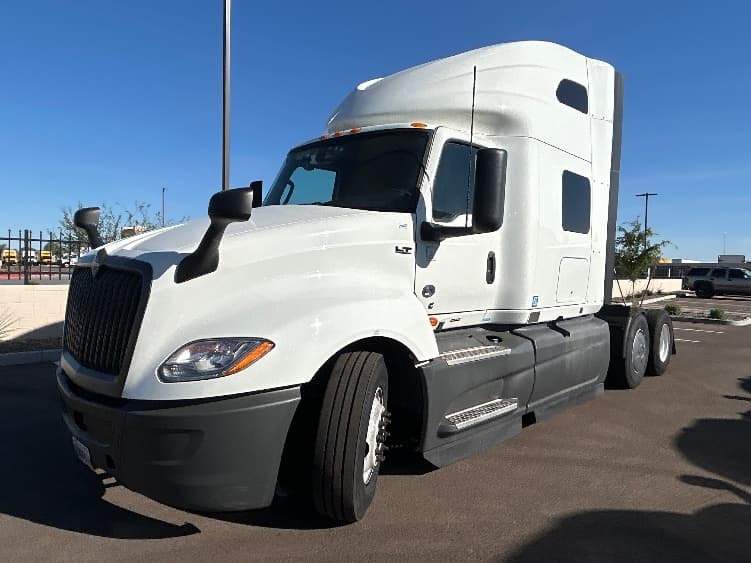 2023 International LT — photo 3