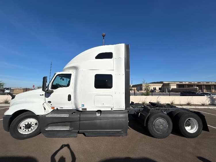 2023 International LT — photo 4