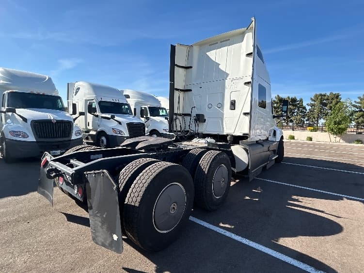 2023 International LT — photo 7