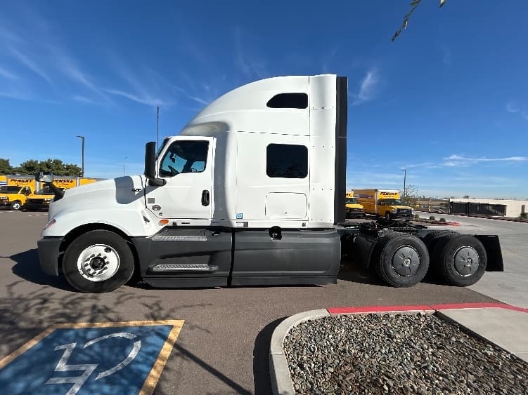 2023 International LT — photo 4