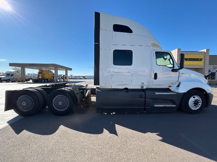 2023 International LT — photo 8