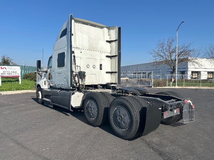 2023 International LT — photo 5