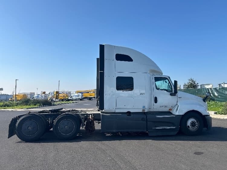 2023 International LT — photo 8