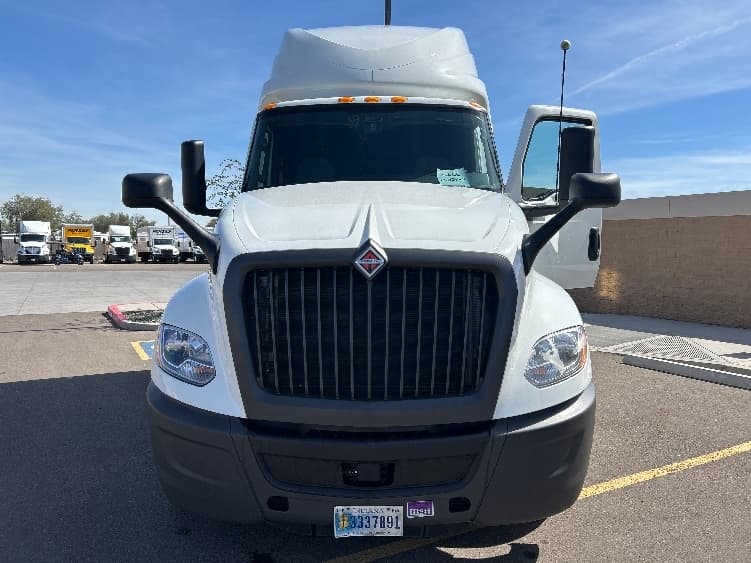 2023 International LT — photo 2