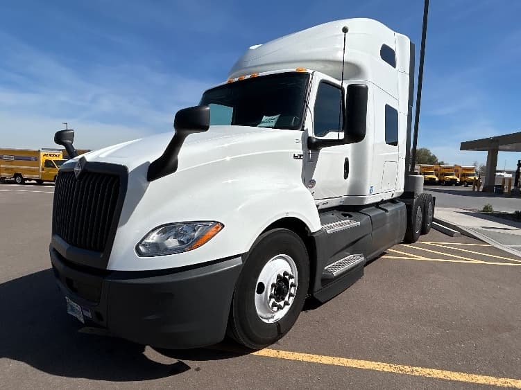 2023 International LT — photo 3