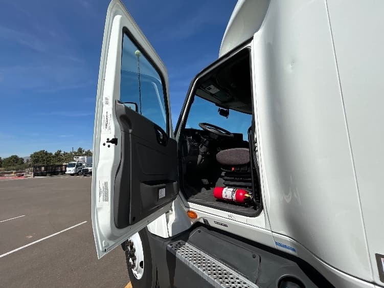 2023 International LT — photo 9