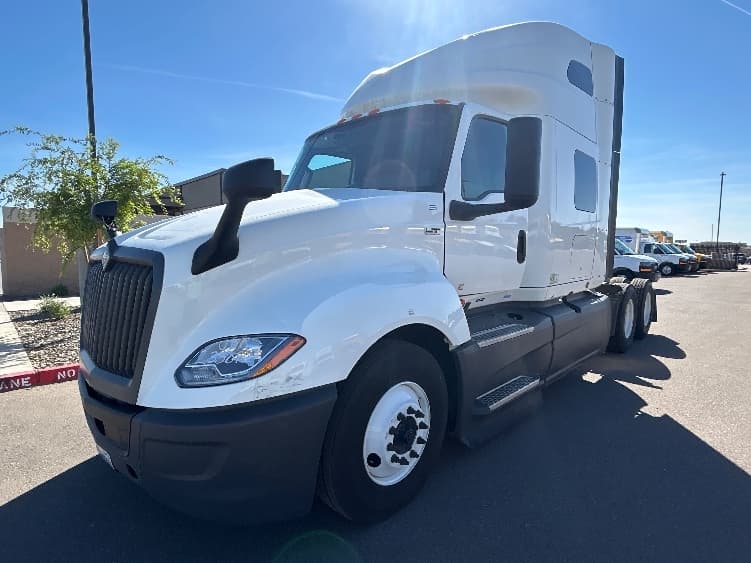 2023 International LT — photo 3