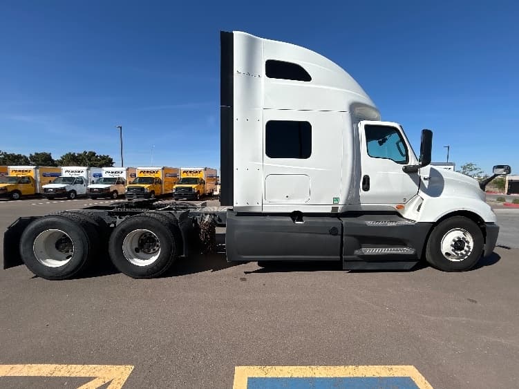 2023 International LT — photo 8