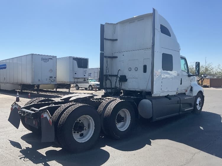 2023 International LT — photo 7