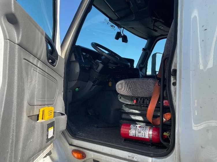 2023 International LT — photo 9