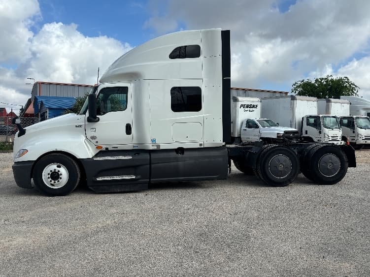 2023 International LT — photo 4