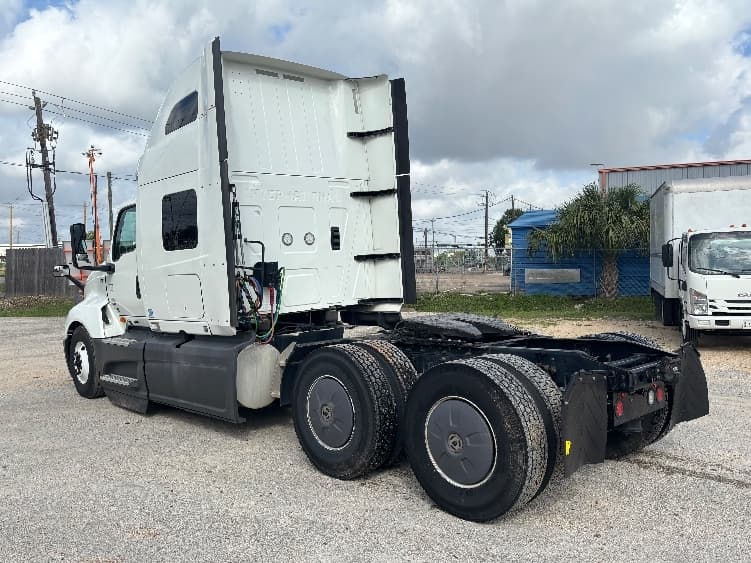 2023 International LT — photo 5