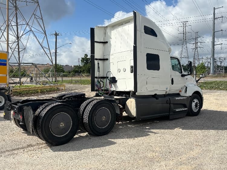 2023 International LT — photo 7