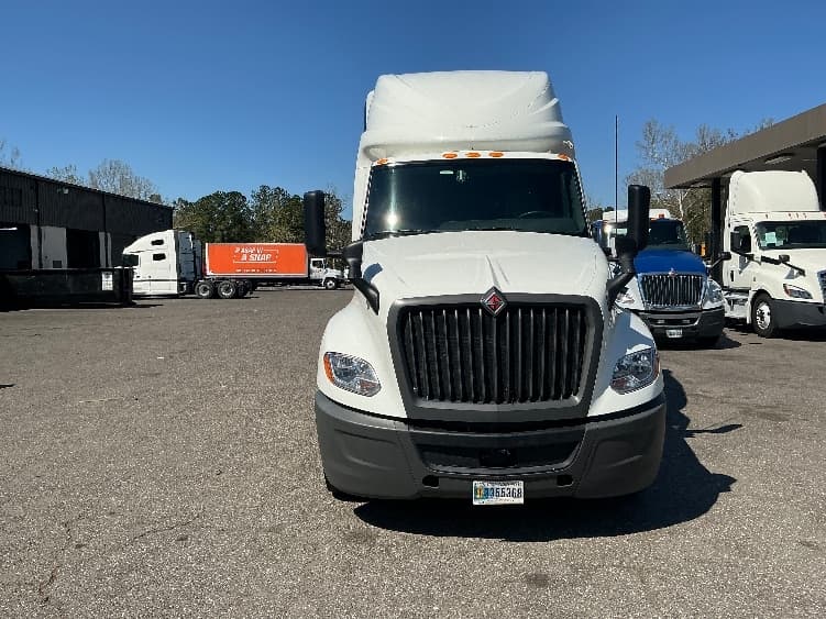 2023 International LT — photo 2