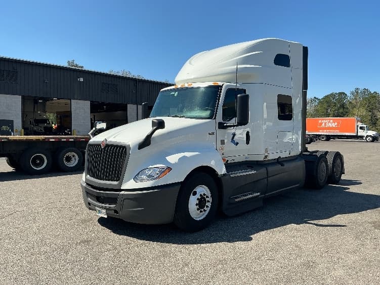 2023 International LT — photo 3