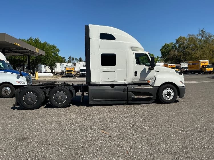 2023 International LT — photo 8