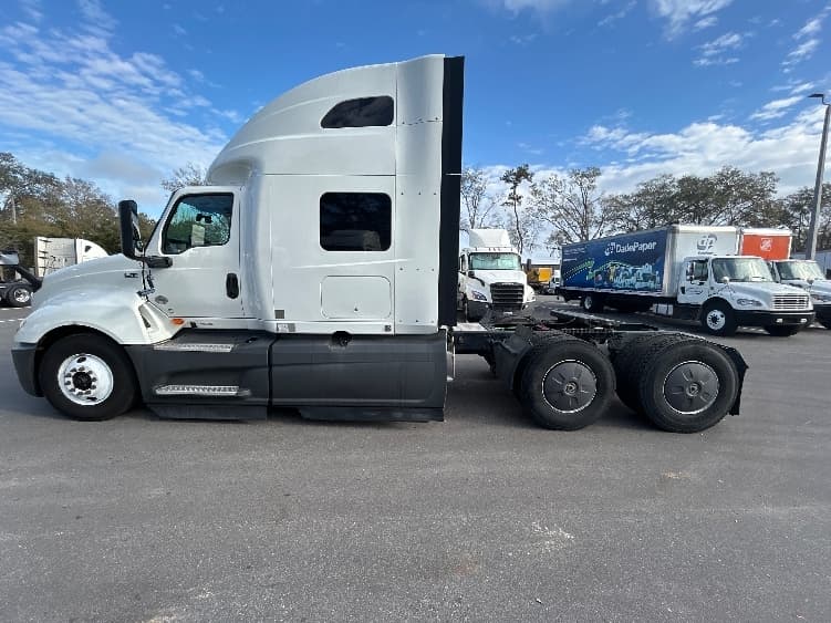 2023 International LT — photo 4