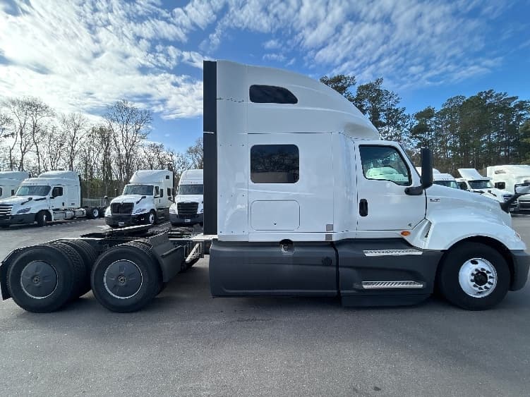 2023 International LT — photo 8