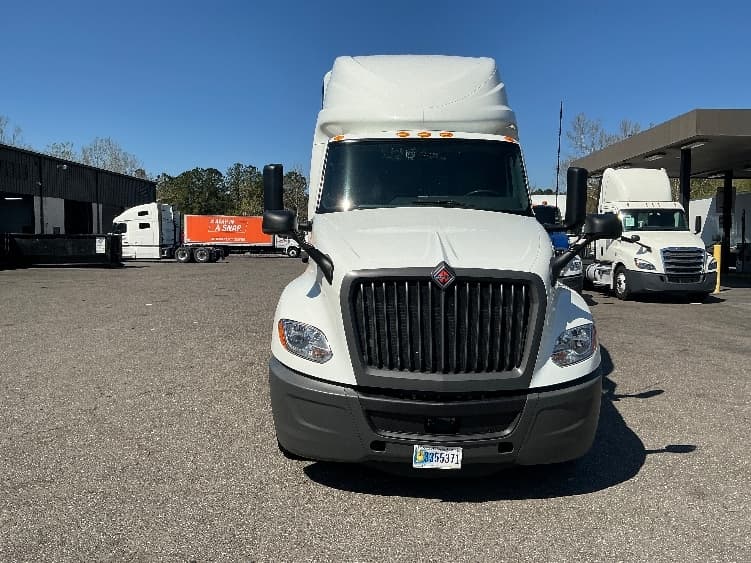 2023 International LT — photo 2