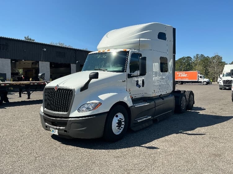 2023 International LT — photo 3