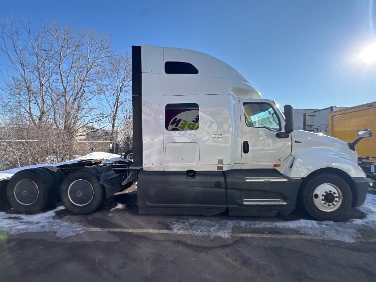 2023 International LT — photo 8