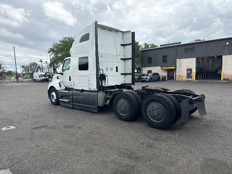 2023 International LT — photo 5