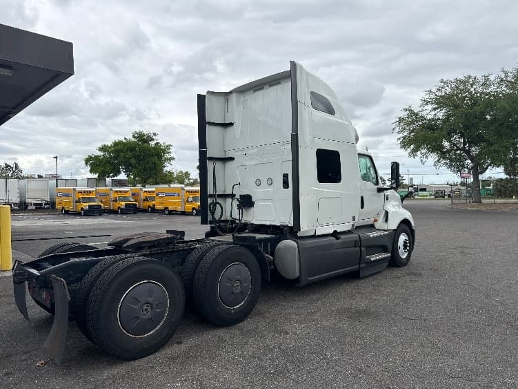 2023 International LT — photo 7