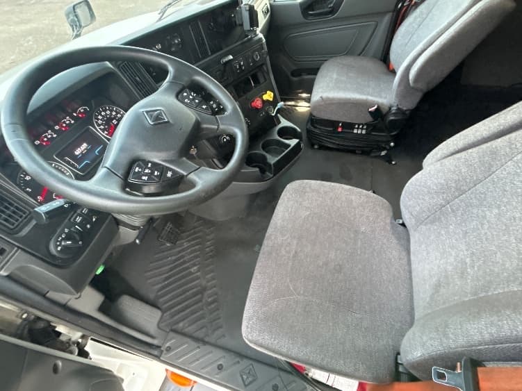 2023 International LT — photo 10