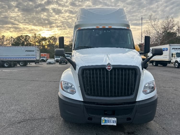 2023 International LT — photo 2