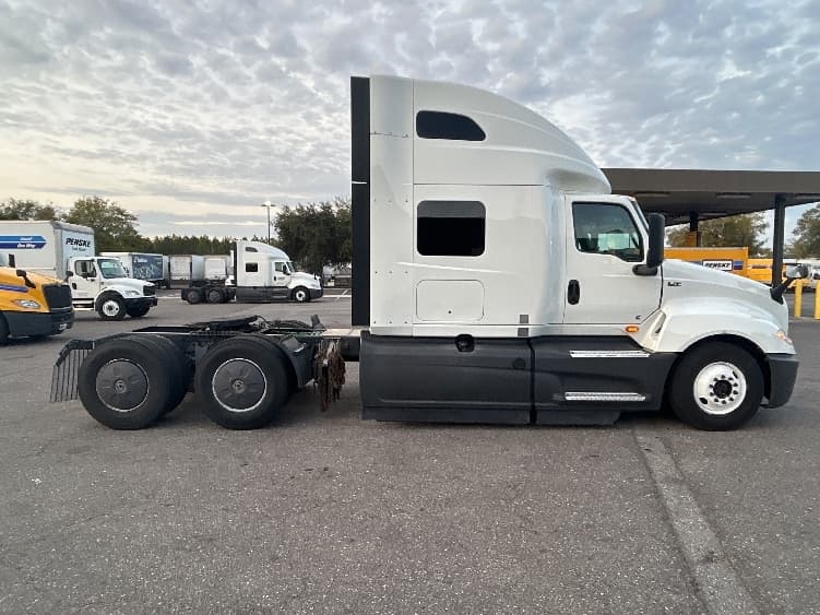 2023 International LT — photo 8