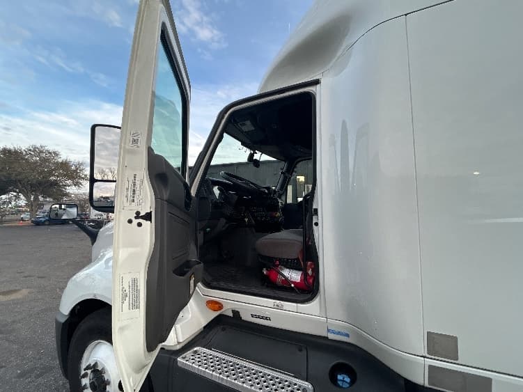 2023 International LT — photo 9