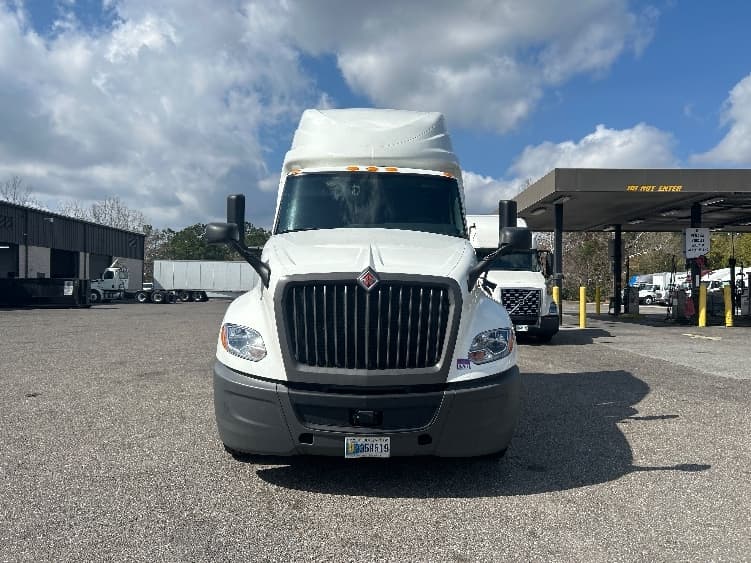 2023 International LT — photo 2