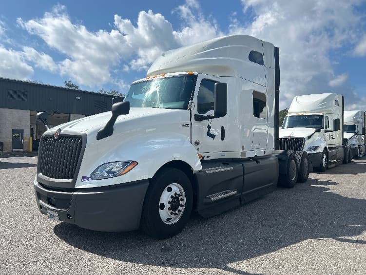 2023 International LT — photo 3