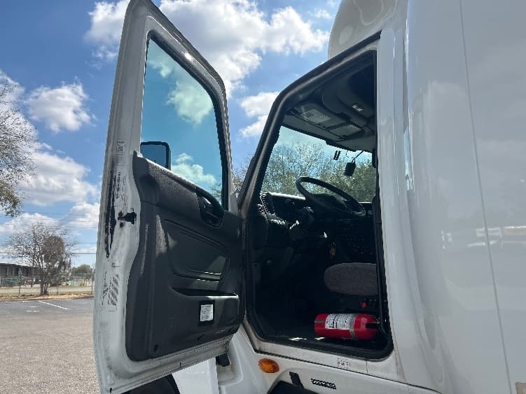 2023 International LT — photo 9